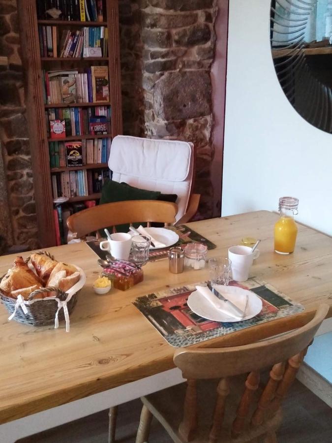 38 Friaudour Bed and Breakfast Saint-Pardoux-lʼOrtigier Eksteriør billede